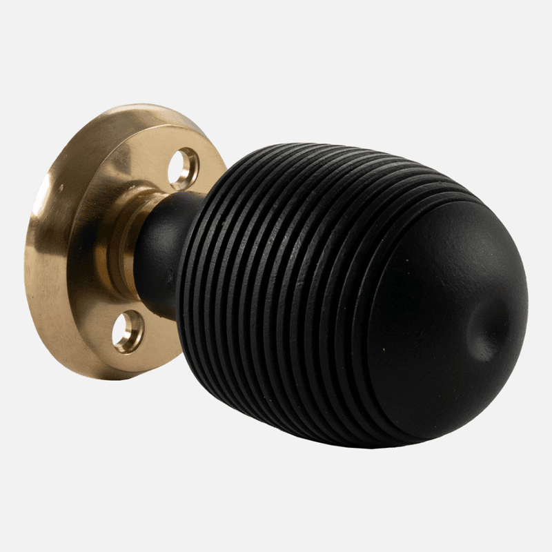 Dørvrider Mathilde – en harmonisk kombinasjon av akasietre og messing